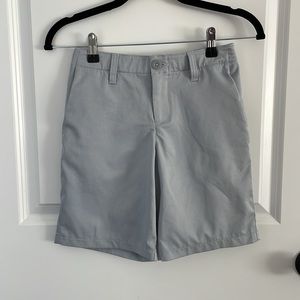 Under Armor Grey Golf Shorts Size 10 or Medium